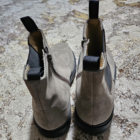 Men's Steve Madden Barker 9 42 Gray Grey Suede Hi Chelsea Round Toe Slipon Boot - Picture 2 of 5